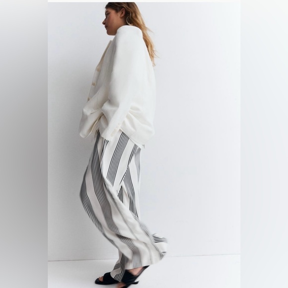 H&M Wide Cut Pull on Pants - White/Black Strips - M - Picture 5 of 6